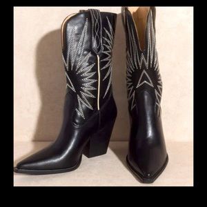 Black heeled cowgirl Boots